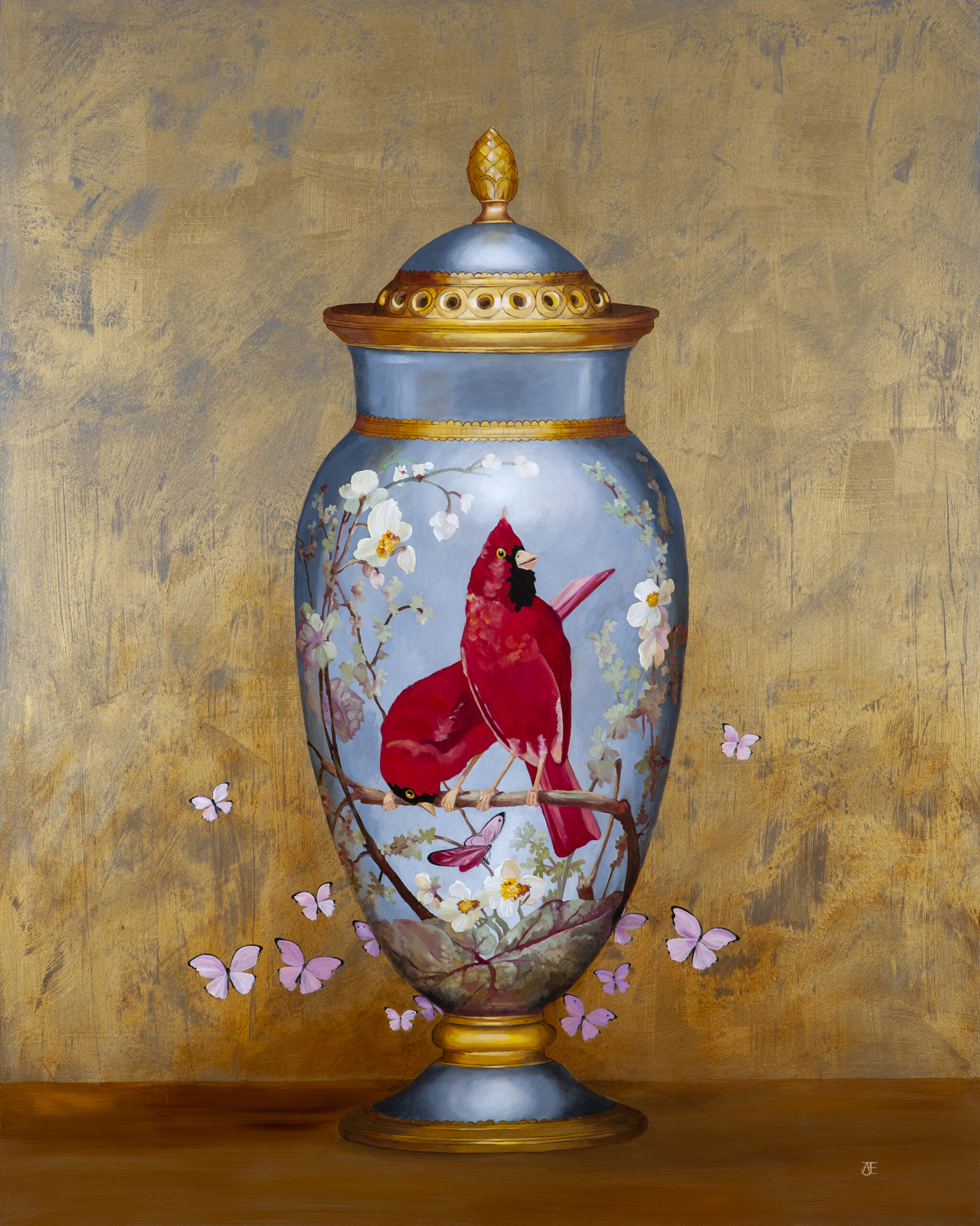 Een olieverfportret op een paneel van 80 x 100 cm, toont een Chinese vaas met twee prachtige rode vogels op een tak van een kersenbloesem, rond de vaas fladderen roze geschilderde vlinders. De achtergrond is geschilderd in goudbruine tinten met een lichte textuur. Dit vrije kunstwerk is in 2021 geschilderd door Anneke Ensing.